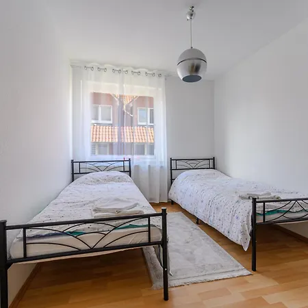 1,9 Km Zur Messe 3-zimmer-wohnung In Laatzen Id-3 Hotel *