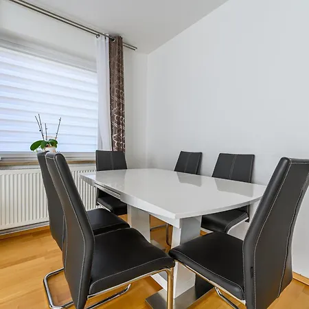 1,9 Km Zur Messe 3-zimmer-wohnung In Laatzen Id-3 * Ганновер