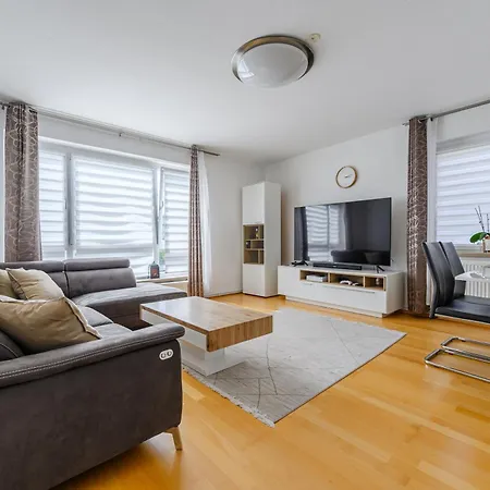 Отель 1,9 Km Zur Messe 3-zimmer-wohnung In Laatzen Id-3