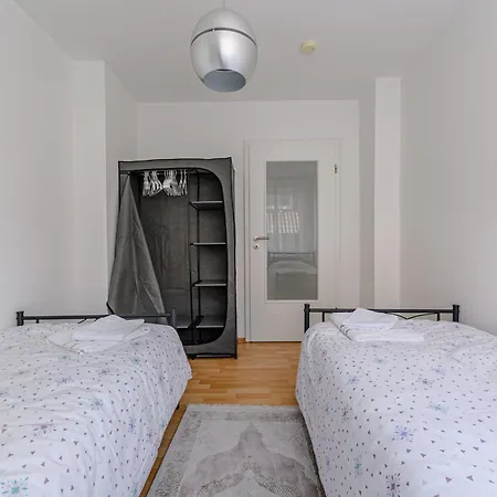 Hotel 1,9 Km Zur Messe 3-zimmer-wohnung In Laatzen Id-3 *